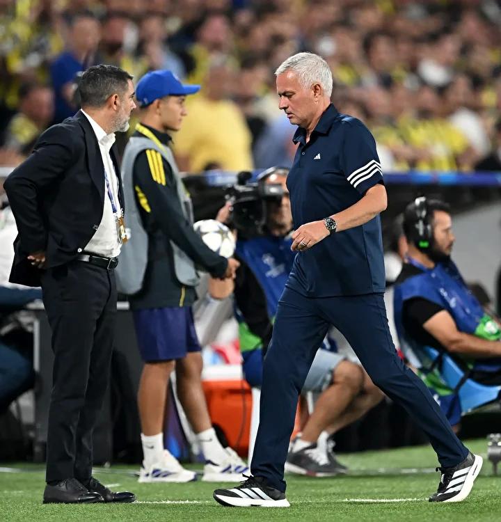 Fenerbahçe'nin Samsunspor Berabere Kalmış ve Mourinho'nun Antrenman Taktikleri