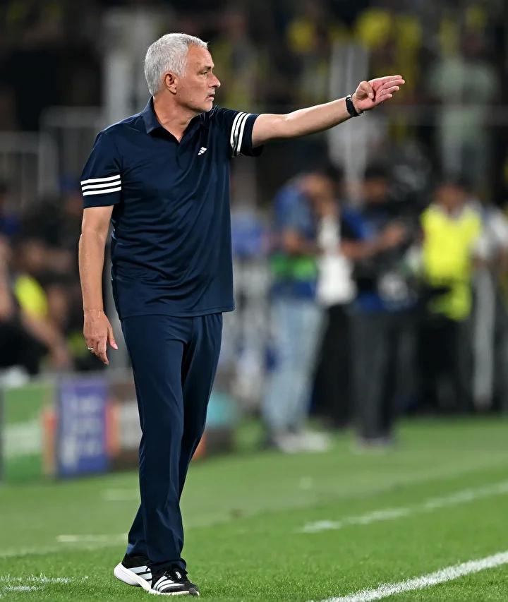 Fenerbahçe'nin Samsunspor Berabere Kalmış ve Mourinho'nun Antrenman Taktikleri