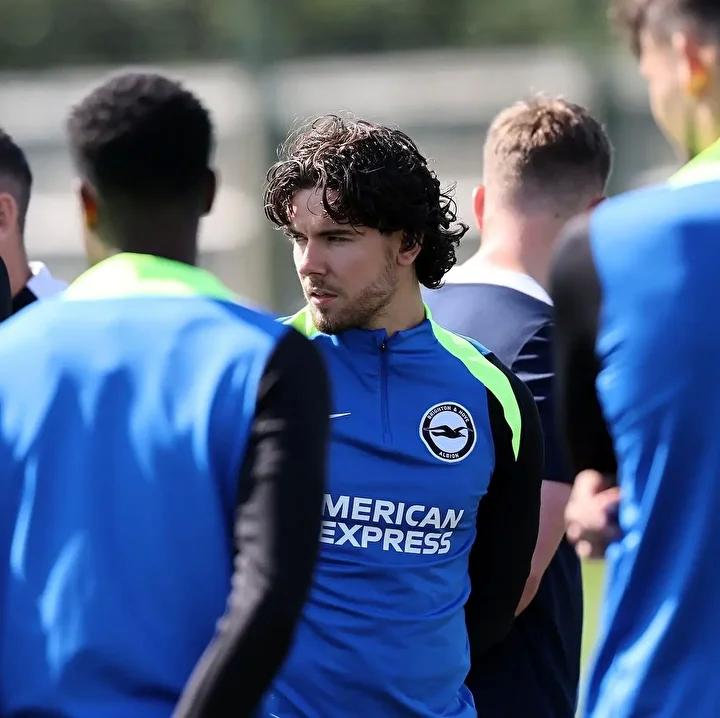 Fenerbahçe'nin Sol Bek Transferi İçin Ferdi Kadıoğlu'na Sıcak Yaklaşımı