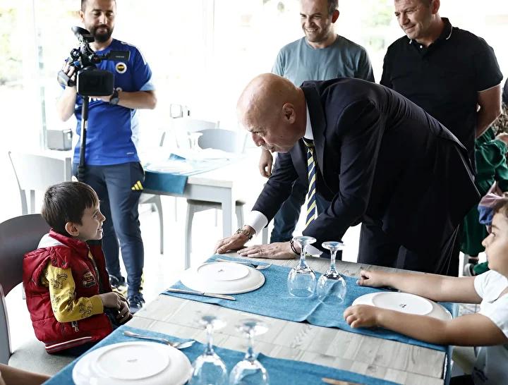 Fenerbahçe'nin Sosyal Sorumluluk Projesi: Her Deplasman Bir Okul Kampanyası