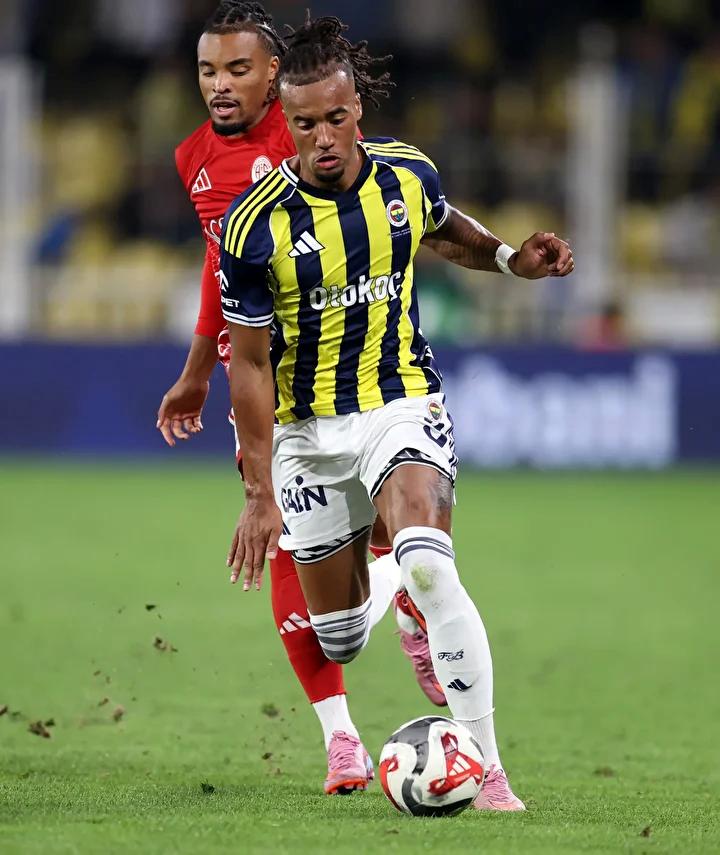 Fenerbahçe'nin yeni transferi Archie Brown'un son gelişmeleri ve sosyal medya hareketi