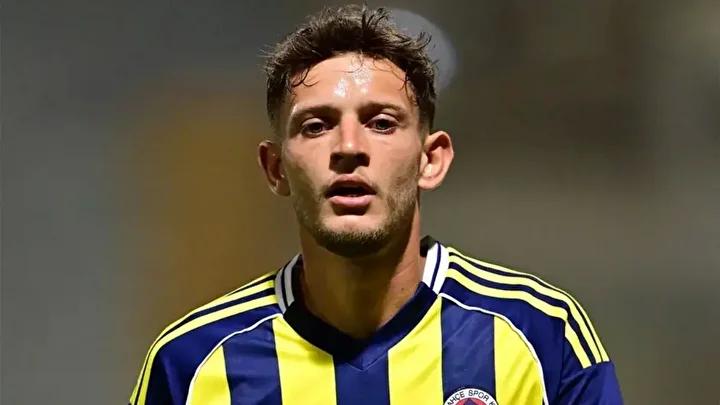 Fenerbahçe'nin Yıldız Futbolcusundan Olası Lyon Transferi 2 Fenerbahçe'nin Yıldız Futbolcusundan Olası Lyon Transferi