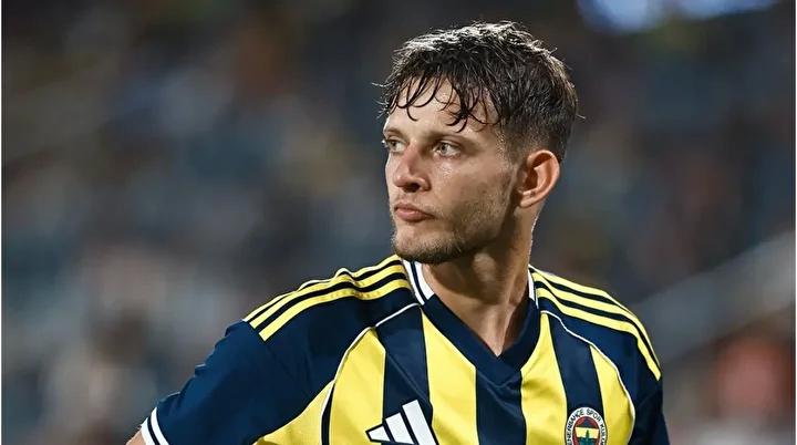 Fenerbahçe'nin Yıldız Futbolcusundan Olası Lyon Transferi 3 Fenerbahçe'nin Yıldız Futbolcusundan Olası Lyon Transferi