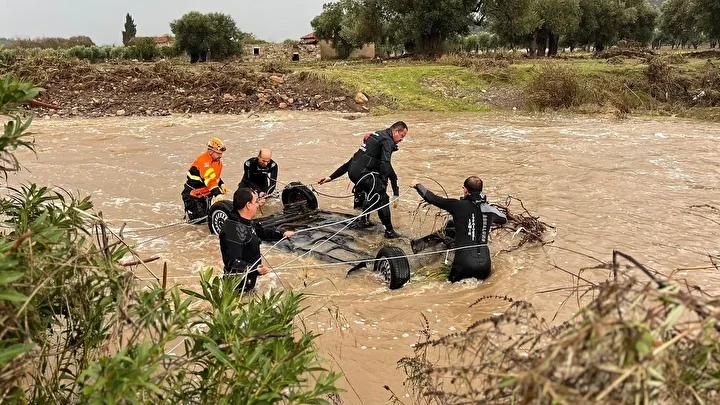 Foça'da Yağışlar ve Arama Çalışmaları Sürüyor