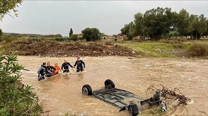 Foça'da Yağışlar ve Arama Çalışmaları Sürüyor