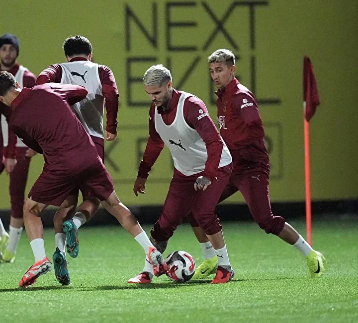 Galatasaray, sponsorluk gelirlerini artırmak amacıyla önemli adımlar atıyor. Sarı-kırmızı ekip, Şampiyonlar Ligi ve Süper Lig maçlarında gösterdiği performansla dikkatleri üzerine çekmeyi sürdürüyor.
