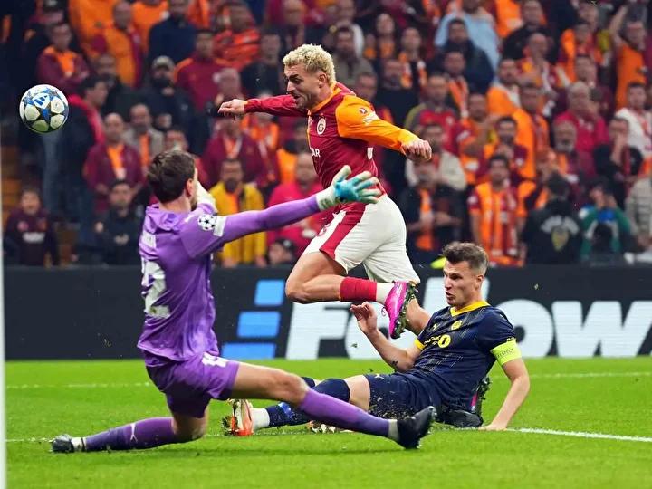 Galatasaray Taraftarlarından Barış Alper Yılmaz'a Destek Çığlığı 5 Galatasaray Taraftarlarından Barış Alper Yılmaz'a Destek Çığlığı