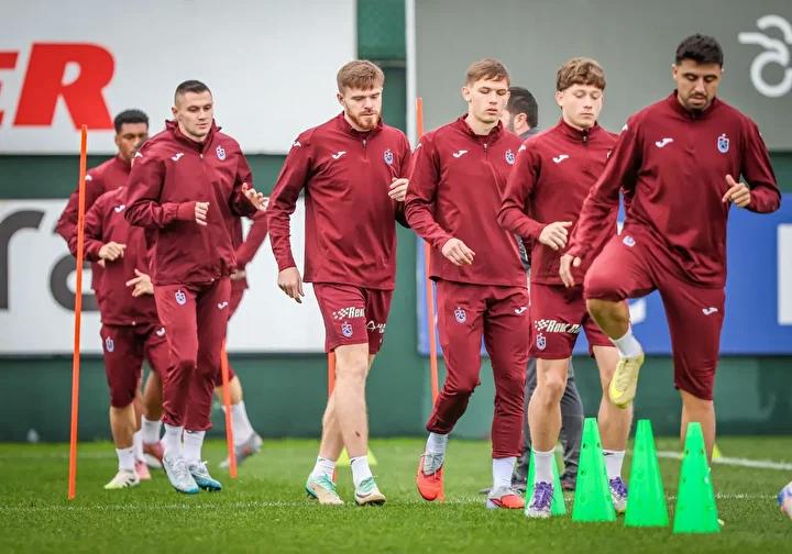 Galatasaray Trabzonspor Maçı Öncesi Son Durum ve Önemli Detaylar 3 Sarı kart sınırında olan oyuncular ve kart cezası durumu