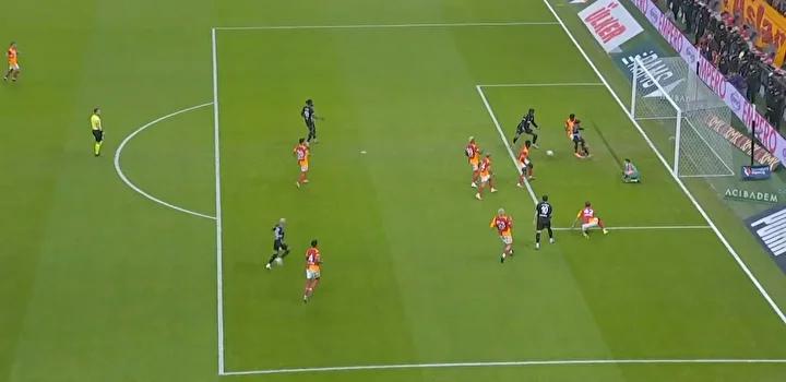 Galatasaray ve Beşiktaş Derbisindeki Hakem Kararları ve Maç Değerlendirmesi 10 Galatasaray ve Beşiktaş Derbisindeki Hakem Kararları ve Maç Değerlendirmesi