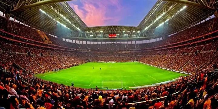 Galatasaray ve Beşiktaş Maçı Öncesi Tribünlerde İlginç Gelişmeler 2 Maç Öncesi Tribünlerde İlginç Anlar