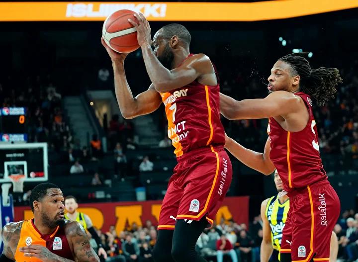 Galatasaray ve Fenerbahçe Beko Arasında Gerilim Dolu Basketbol Karşılaşması