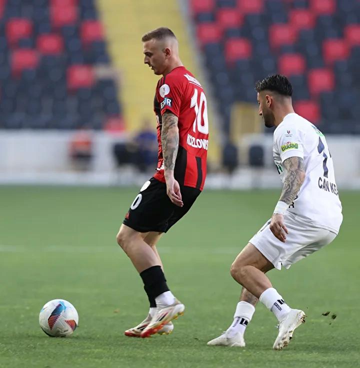 Galatasaray'ı Transfer Çalışmalarıyla Yoğun Günler Bekliyor: Kacper Kozlowski İçin Yeni Gelişmeler
