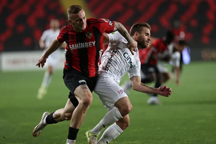 Galatasaray'ı Transfer Çalışmalarıyla Yoğun Günler Bekliyor: Kacper Kozlowski İçin Yeni Gelişmeler