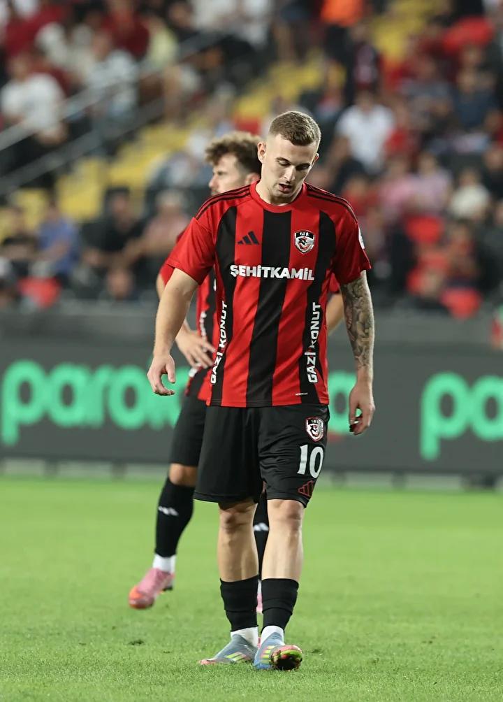 Galatasaray'ı Transfer Çalışmalarıyla Yoğun Günler Bekliyor: Kacper Kozlowski İçin Yeni Gelişmeler