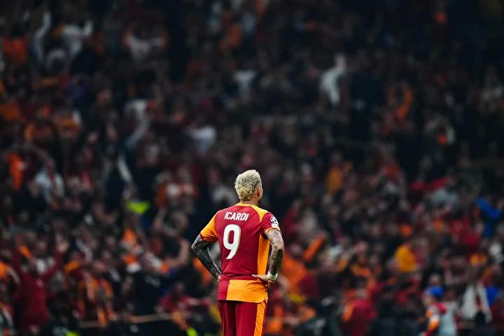 Galatasaray'ın Tarihindeki Önemli Zaferi: Liverpool'u Yenen Yıldızdan Saha Dışı Tartışma