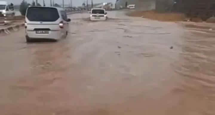 Gaziantep'te Akşam Saati Sağanak Yağış Gürültüsüyle Etkili Oldu