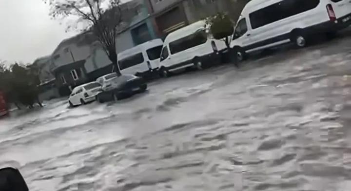 Gaziantep'te Akşam Saati Sağanak Yağış Gürültüsüyle Etkili Oldu