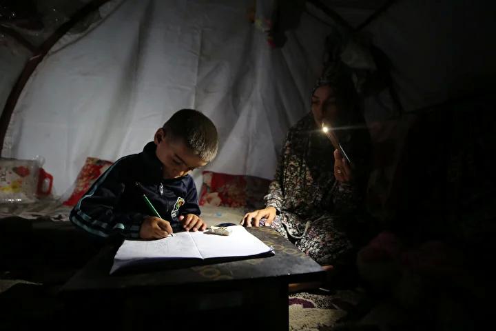 Gazze'de Bir Ailenin Zor Günleri: Nuseyrat Mülteci Kampı'nda Hayat Mücadelesi