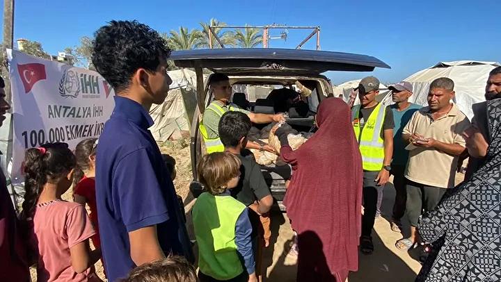 Gazze'de Dayanışma Ekmek Dağıtım Kampanyası Başlatıldı 4 Gazze'de Dayanışma Ekmek Dağıtım Kampanyası Başlatıldı