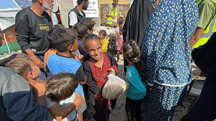 Gazze'de Dayanışma Ekmek Dağıtım Kampanyası Başlatıldı 5 Gazze'de Dayanışma Ekmek Dağıtım Kampanyası Başlatıldı