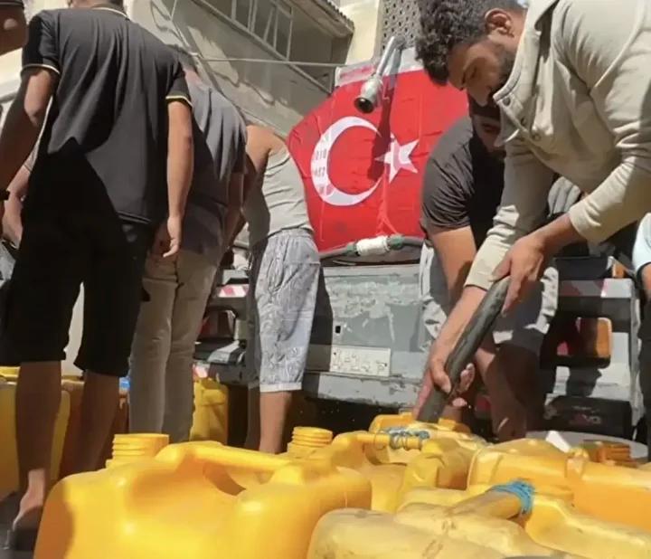 Gazze'de Temiz Su Dağıtımı ile Yaşam Mücadelesi Devam Ediyor