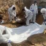 Gazze8217de Toplu Defin Edilen Cenazelerin Kimlik Tespiti Icin Mezarlardan Cikarmalar Basladi