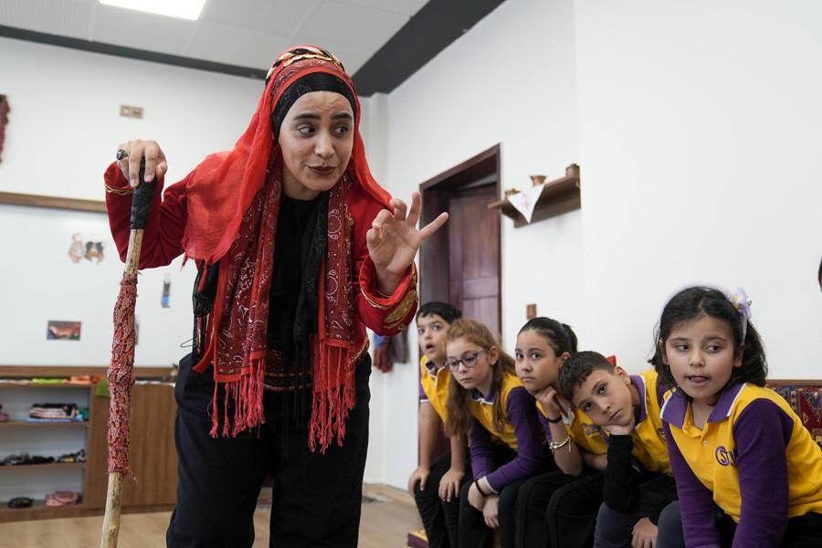 Sahne ve Eğitimlerle Geleneksel Hikayeleri Günümüze Taşıma