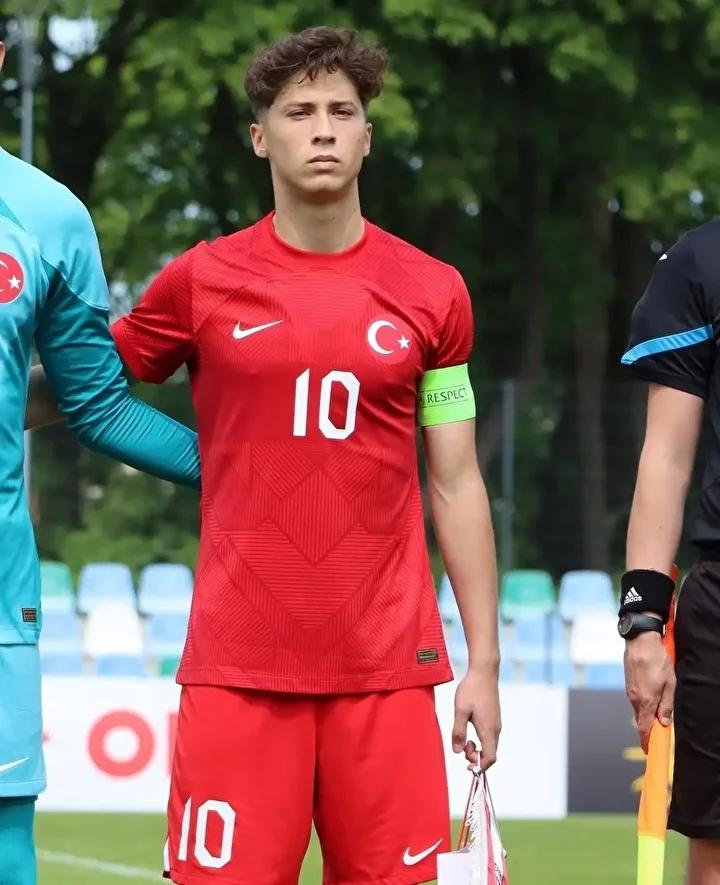 Genç Futbol Yetenekleri Listesinde Türkiye'den İki İsim Öne Çıktı