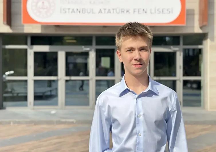 Uluslararası Robotik Yarışmasında Türkiye'yi Temsil Eden Gençler