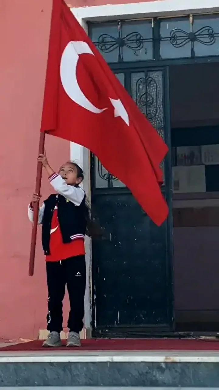 Gökçeyurt İlkokulu'nda Öğretmen ve Öğrenciden Coşkulu Cumhuriyet Bayramı Kutlaması