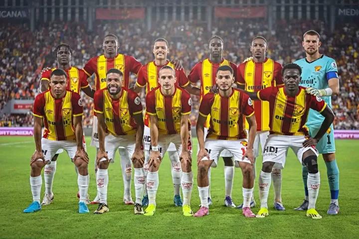 Göztepe Futbolcusu Olaitan'tan Sosyal Medya Özrü ve Takım Destek Mesajı 2 Göztepe Futbolcusu Olaitan'tan Sosyal Medya Özrü ve Takım Destek Mesajı