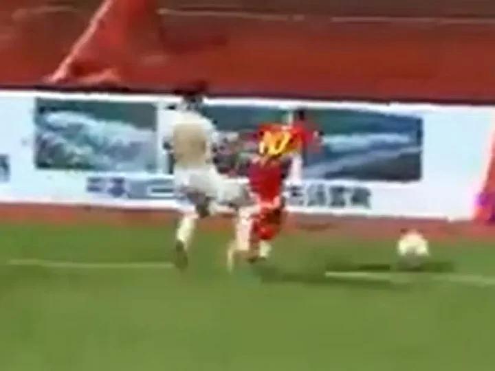 Guangxi Pingguo Futbolcusu Samuel Asamoah'ın Ağır Boyun Sakatlığı Şoku