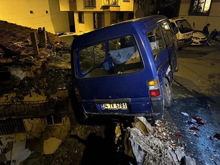 Güzeltepe Mahallesi'nde Çok Sayıda Araç Hasarına Neden Olan Trafik Kazası 1 Güzeltepe Mahallesi'nde Çok Sayıda Araç Hasarına Neden Olan Trafik Kazası