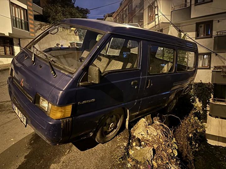 Güzeltepe Mahallesi'nde Çok Sayıda Araç Hasarına Neden Olan Trafik Kazası 4 Güzeltepe Mahallesi'nde Çok Sayıda Araç Hasarına Neden Olan Trafik Kazası
