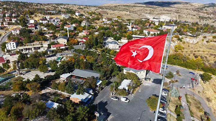 Harput Mahallesi'nin Sonbahar Büyüsü: Tarih ve Doğanın Kesişimi