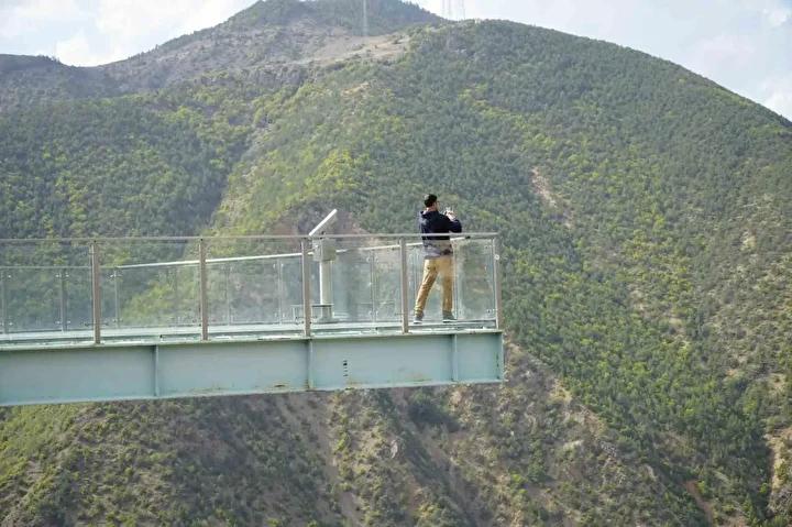 Harşit Vadisi’nin Muhteşem Manzarasıyla Büyüleyen Torul Cam Seyir Terası Gözde Turistik Noktası