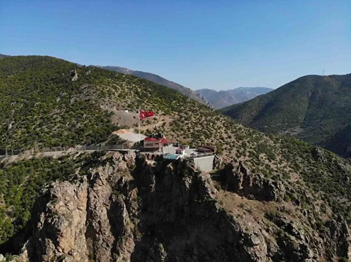 Harşit Vadisi’nin Muhteşem Manzarasıyla Büyüleyen Torul Cam Seyir Terası Gözde Turistik Noktası