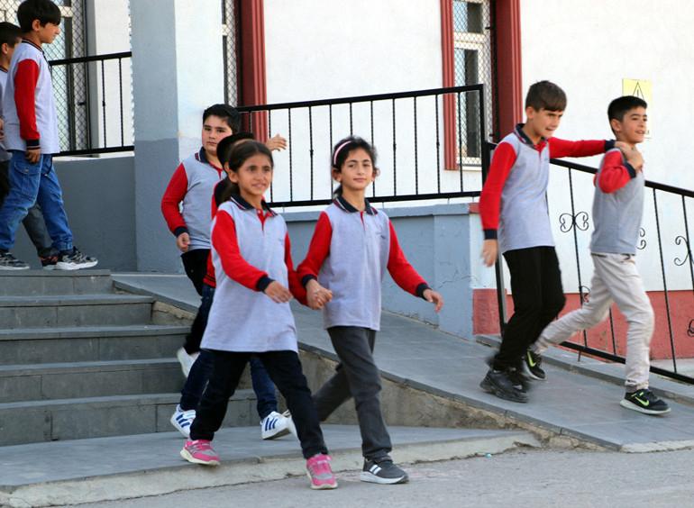 Hasret'in Eğitim Serüveni: Yalnızlıktan Sınıf Arkadaşlarına Geçiş