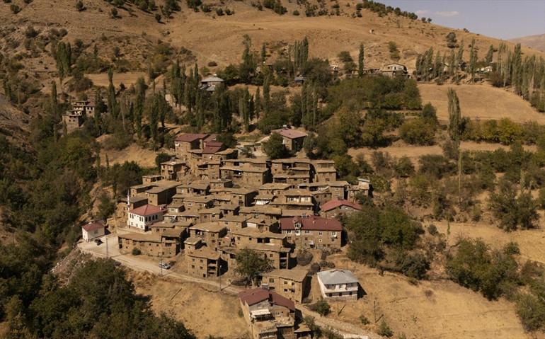 Hizan’ın Geleneksel Köy Evleri ve Mimari Zenginlikleri