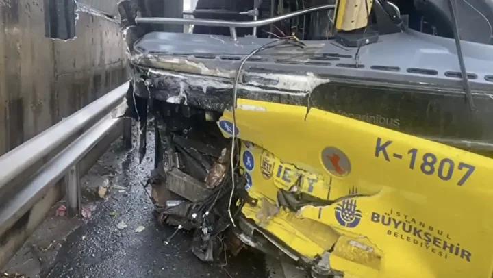 İETT Otobüsü Alkollü Sürüş Sonucu Kaza Yaptı 2 İETT Otobüsü Alkollü Sürüş Sonucu Kaza Yaptı