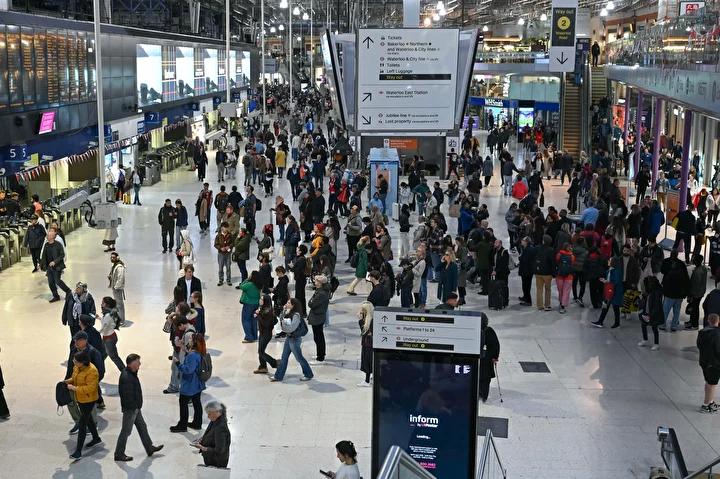 İngiltere’de Fırtına Sonrası Demiryolu Hizmetlerinde Aksaklıklar