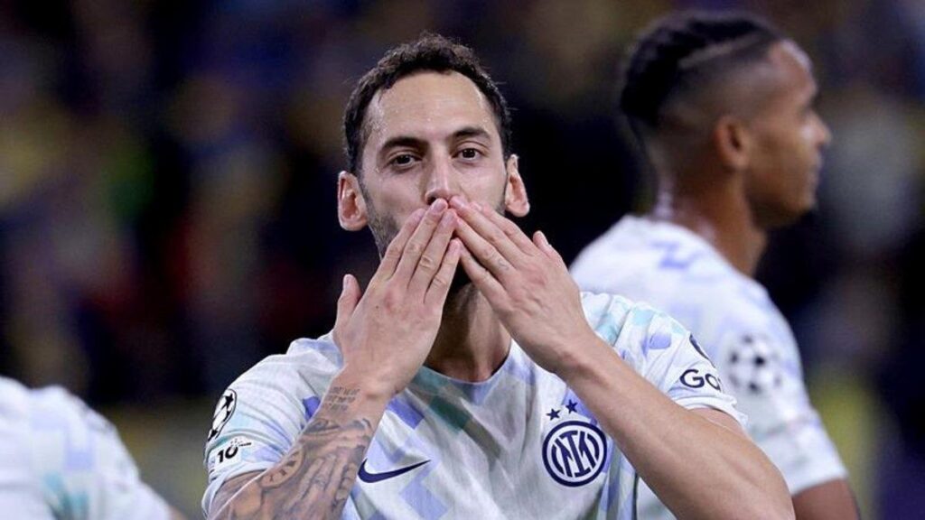Inter Milan, Serie A’da Fiorentina’yı Bozguna Uğrattı: Hakan Çalhanoğlu’nun Parlayan Performansı