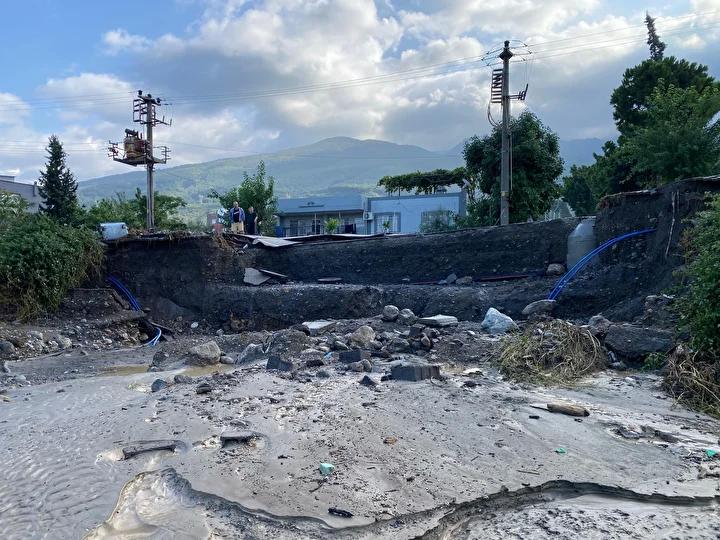İskenderun ve Payas'ta Yoğun Sağanak Uyarısı ve Otoyolda Hasar Grup Çalışmaları 5 İskenderun ve Payas'ta Yoğun Sağanak Uyarısı ve Otoyolda Hasar Grup Çalışmaları