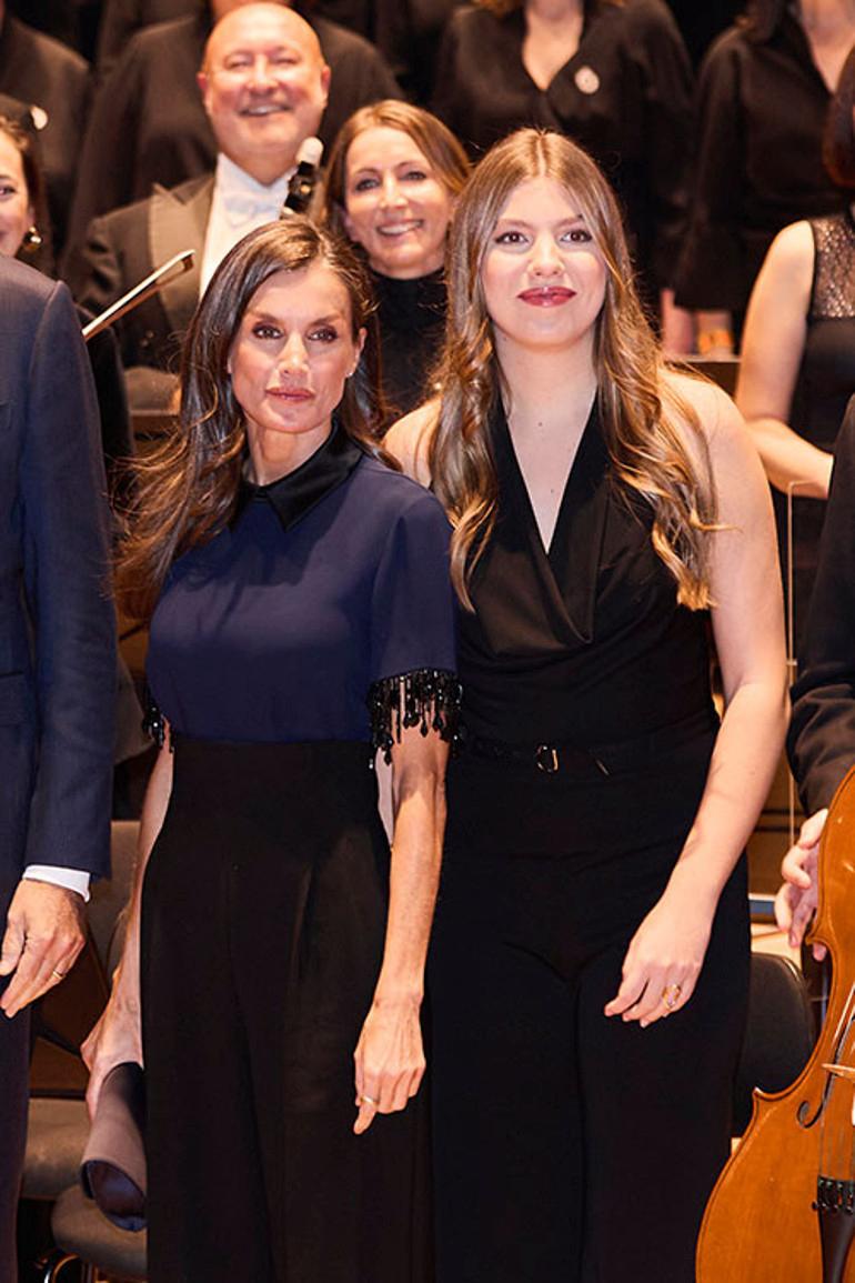 İspanyol Kraliyetinin Genç Gözdesi: Leonor ve Sofia’nın Parlayan Günleri