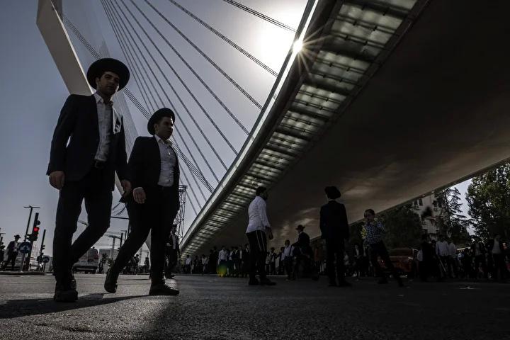 İsrail’de Askerlik Karşıtı Büyük Gösteri Batı Kudüs’te Gerçekleşti 19 İsrail’de Askerlik Karşıtı Büyük Gösteri Batı Kudüs’te Gerçekleşti