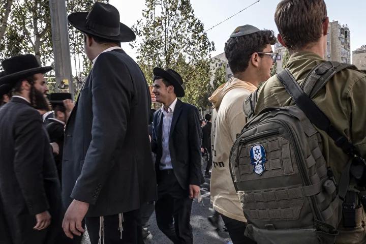 İsrail’de Askerlik Karşıtı Büyük Gösteri Batı Kudüs’te Gerçekleşti 22 İsrail’de Askerlik Karşıtı Büyük Gösteri Batı Kudüs’te Gerçekleşti