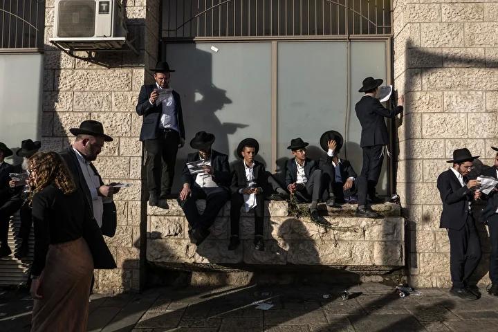 İsrail’de Askerlik Karşıtı Büyük Gösteri Batı Kudüs’te Gerçekleşti 25 İsrail’de Askerlik Karşıtı Büyük Gösteri Batı Kudüs’te Gerçekleşti