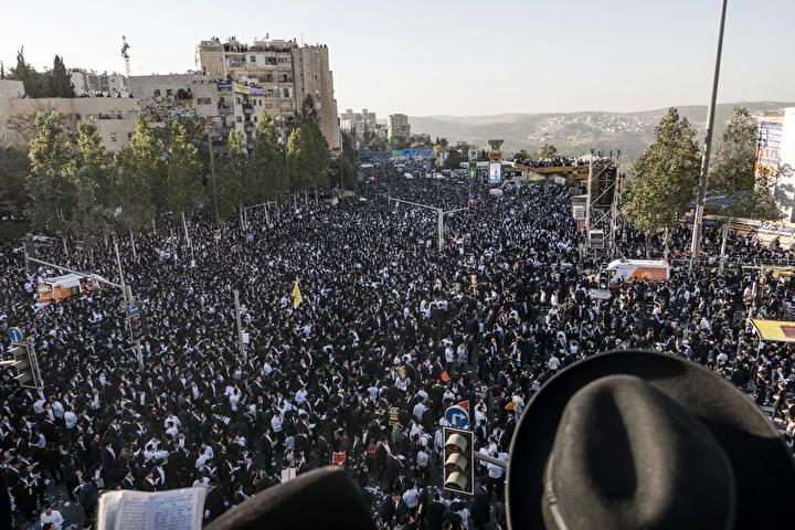 İsrail’de Askerlik Karşıtı Büyük Gösteri Batı Kudüs’te Gerçekleşti 27 İsrail’de Askerlik Karşıtı Büyük Gösteri Batı Kudüs’te Gerçekleşti