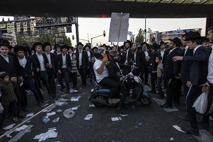 İsrail’de Askerlik Karşıtı Büyük Gösteri Batı Kudüs’te Gerçekleşti 32 İsrail’de Askerlik Karşıtı Büyük Gösteri Batı Kudüs’te Gerçekleşti