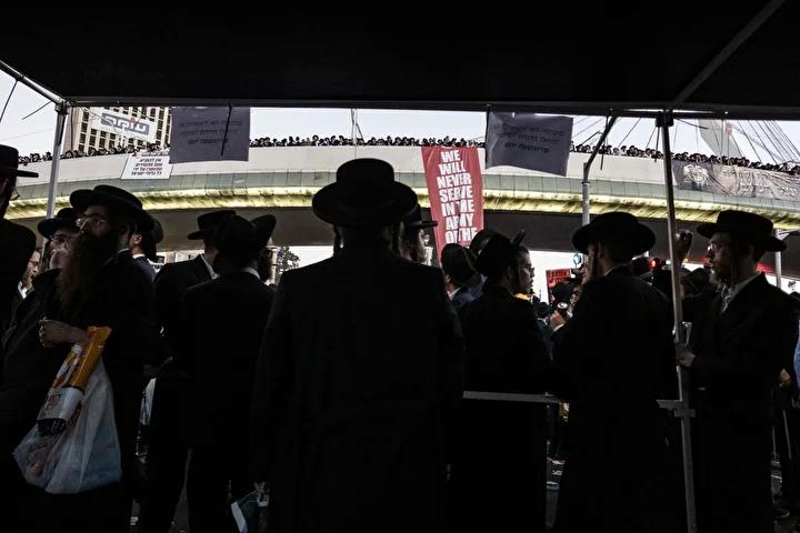 İsrail’de Askerlik Karşıtı Büyük Gösteri Batı Kudüs’te Gerçekleşti 33 İsrail’de Askerlik Karşıtı Büyük Gösteri Batı Kudüs’te Gerçekleşti